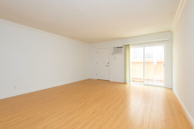 Interior Photo - 11946 Kiowa