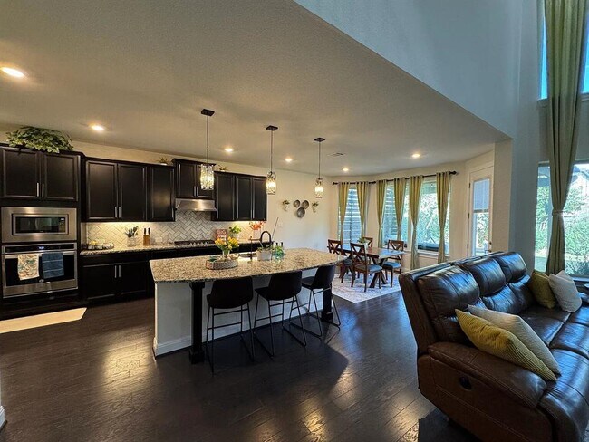 Building Photo - 735 Expedition Way