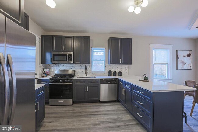 Building Photo - 3803 Cedardale Rd