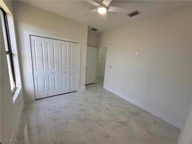 Building Photo - 1409 NW 21st Ct