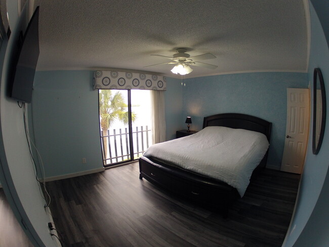 Building Photo - 868 Bayway Blvd