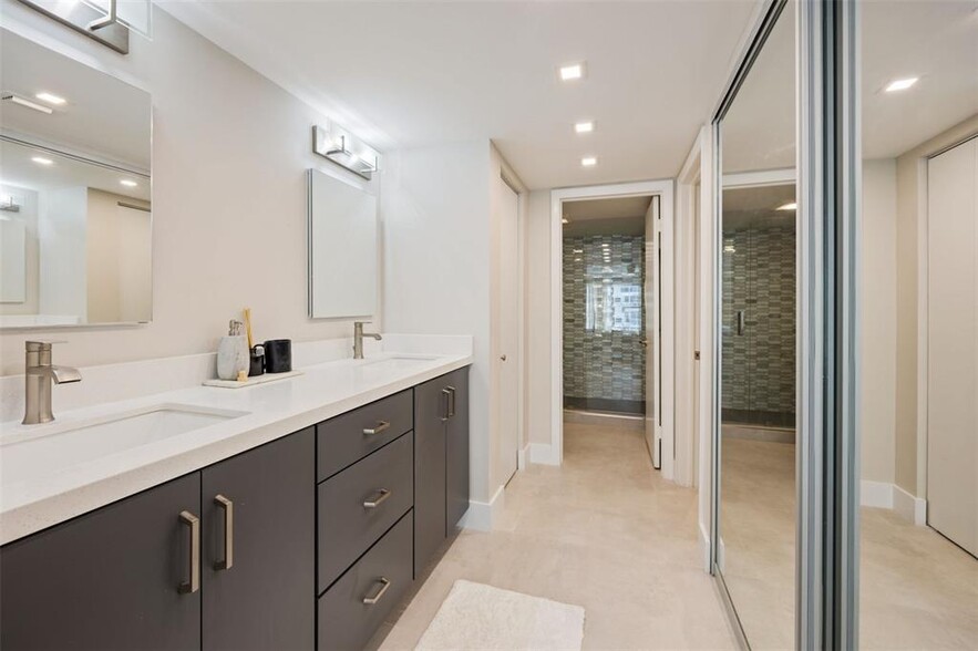 Building Photo - 3500 Galt Ocean Dr