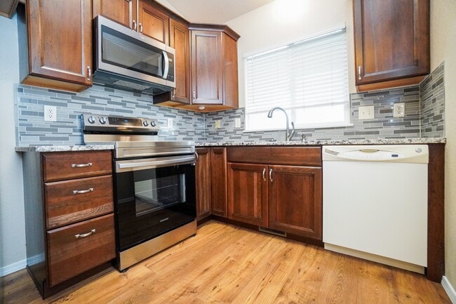 Building Photo - 2105 S Euclid Ln