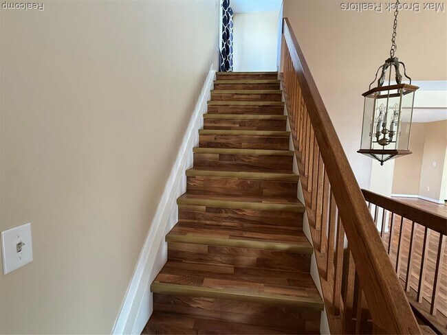 Building Photo - 6670 Maple Lakes Dr