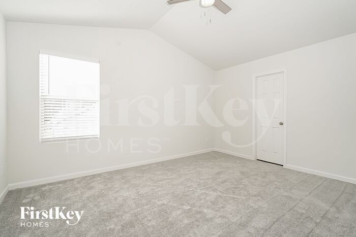 Building Photo - 813 Pine Cir Dr