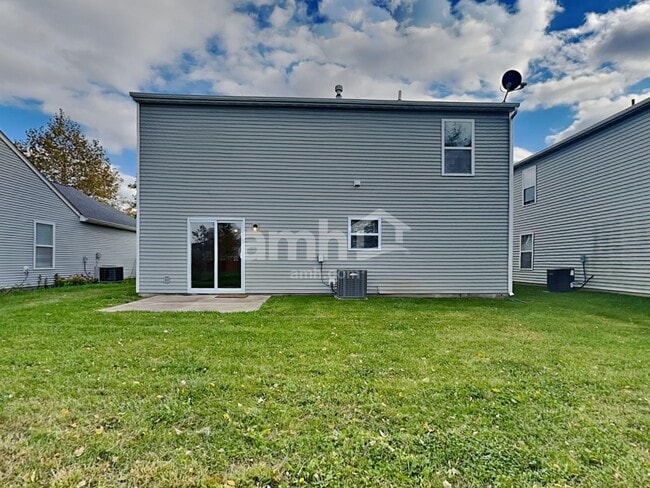 Building Photo - 1622 Carriage Cir