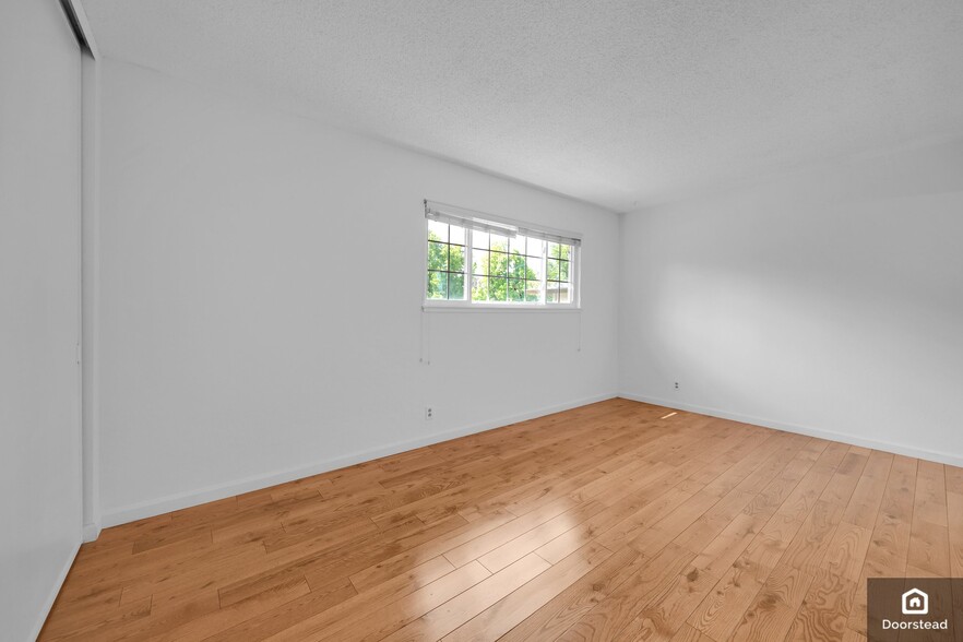 Building Photo - 3273 Cropley Ave