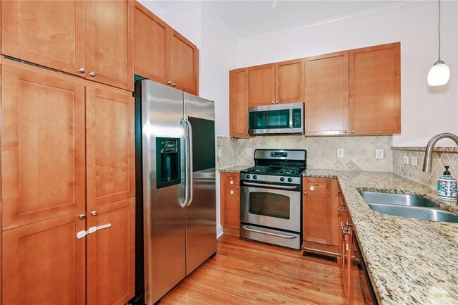 Building Photo - 1915 Sterling Oaks Cir NE