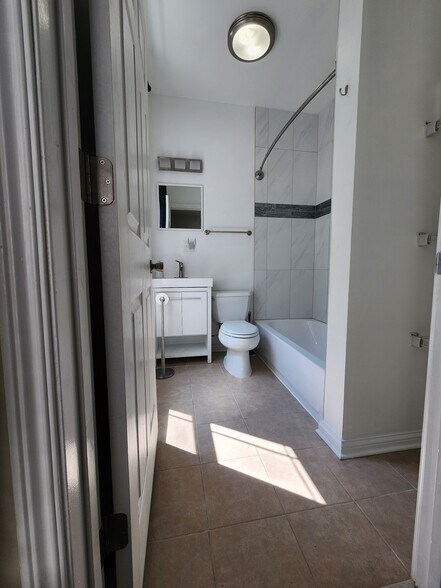 Bathroom - 1828 S Peoria St