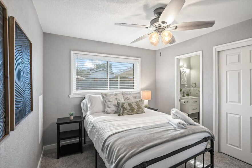 Building Photo - 2764 N Warren Ave