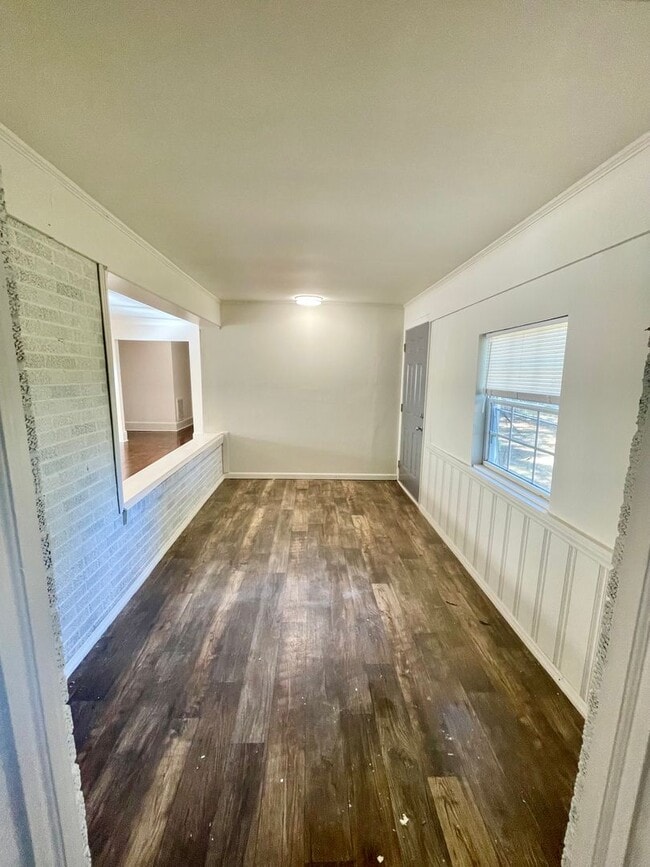Building Photo - Ranch Style 3 Bedroom 2 Bath and 2 car gar...