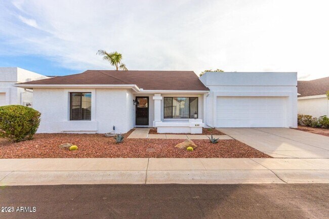 Building Photo - Gorgeous 2/2 bed/bath in North Phoenix by ...