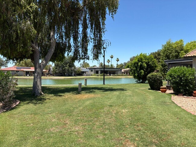 Building Photo - Beautifully updated 2 bedroom with large den/office area. In Leisure World a 45+ Active Adult Res...