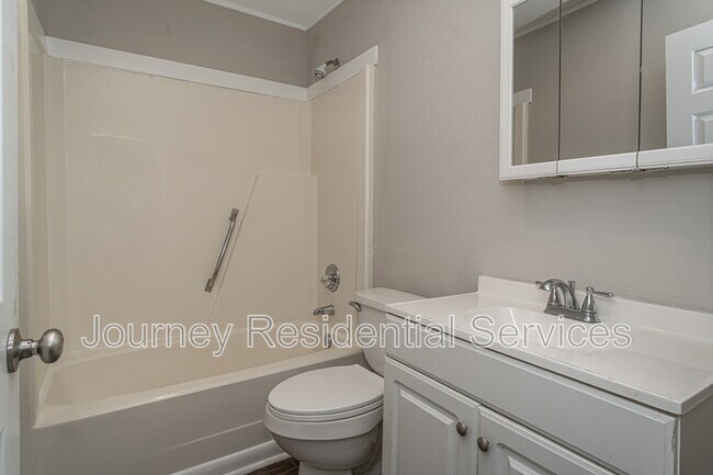 Building Photo - 1547 Bingham Dr