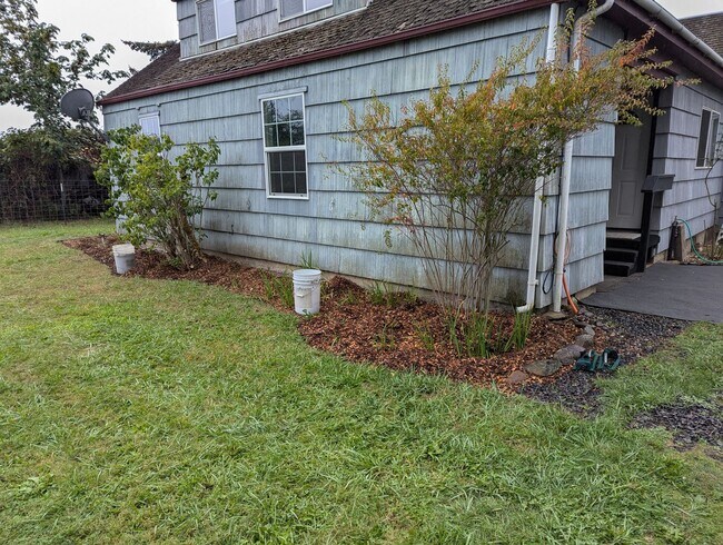 Building Photo - 3- bedroom 2-bathroom home in Pleasant Hill