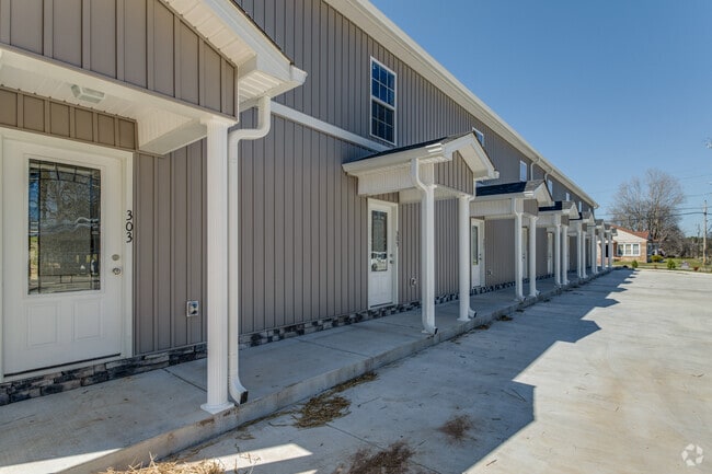 Building Photo - 317 N Diagonal St