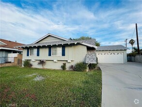 Building Photo - 824 N San Diego Ave