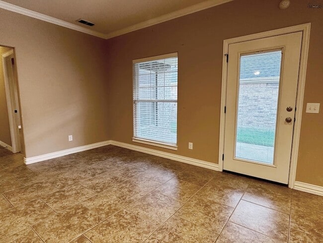 Building Photo - 6018 Oakmont Dr