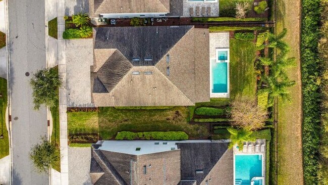 Building Photo - 8 Bedrooms 7 baths on a resort community