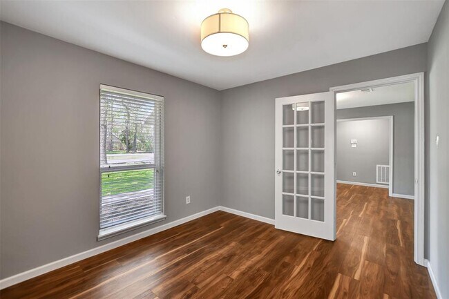 Building Photo - 25802 Maplewood Dr