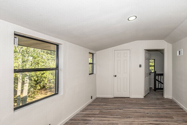 Building Photo - 731/735 8th Yellow Duplex