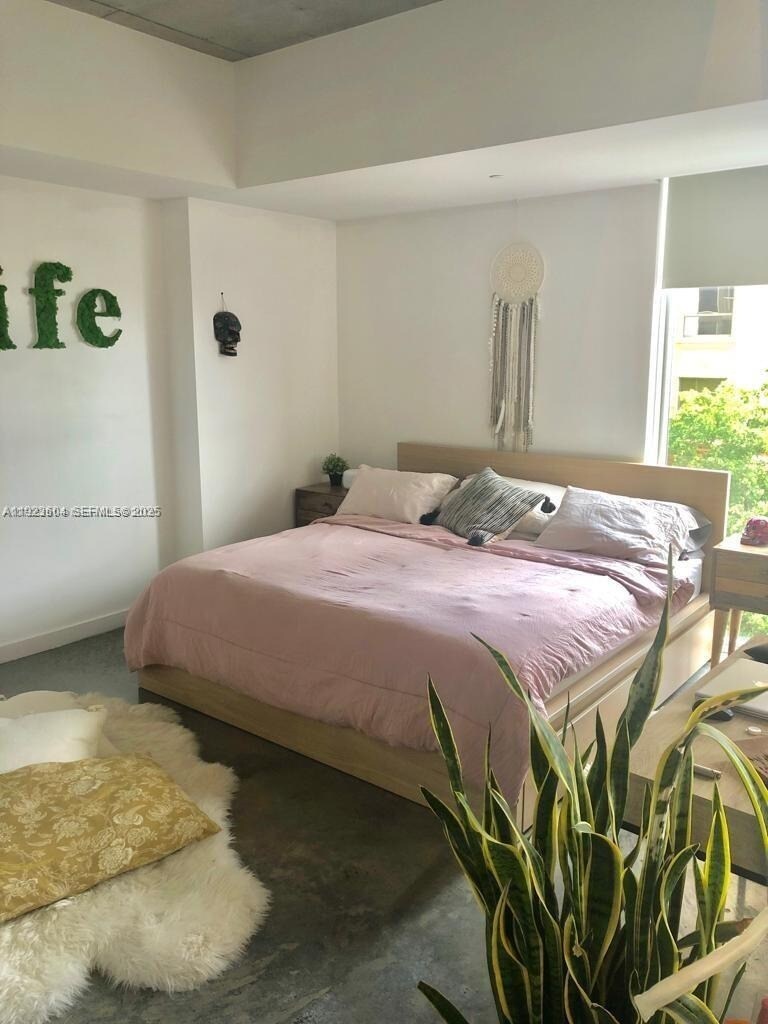 Building Photo - 151 SE 1st St