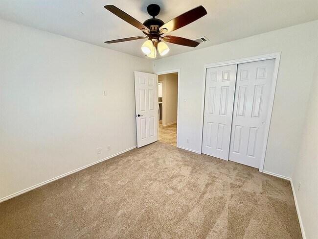 Building Photo - 133 Paige Bend