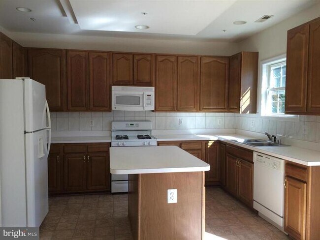 Building Photo - 1747 Wood Carriage Way
