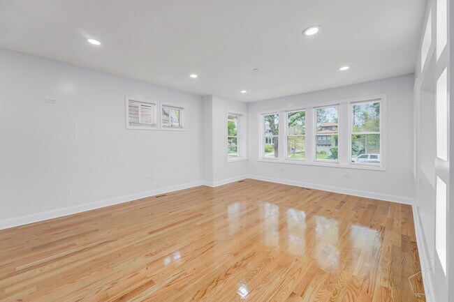 Building Photo - 1115 N Taylor Ave