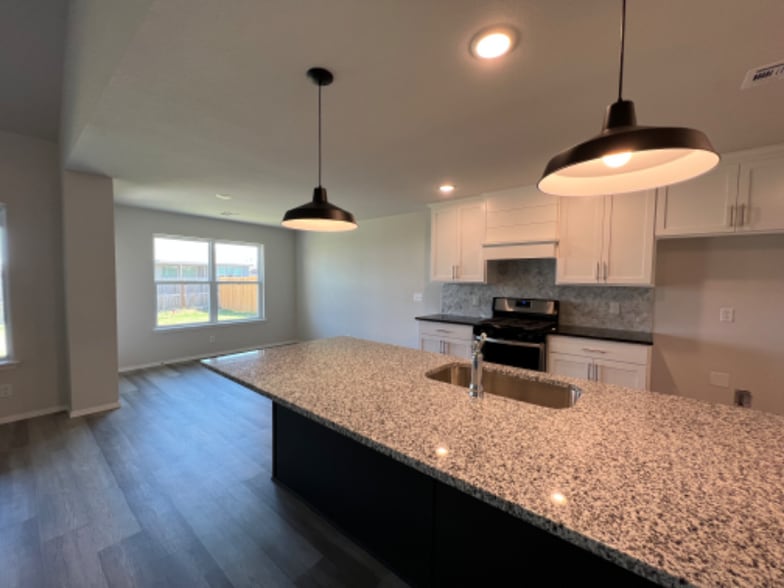 Building Photo - 13923 S Quincy St