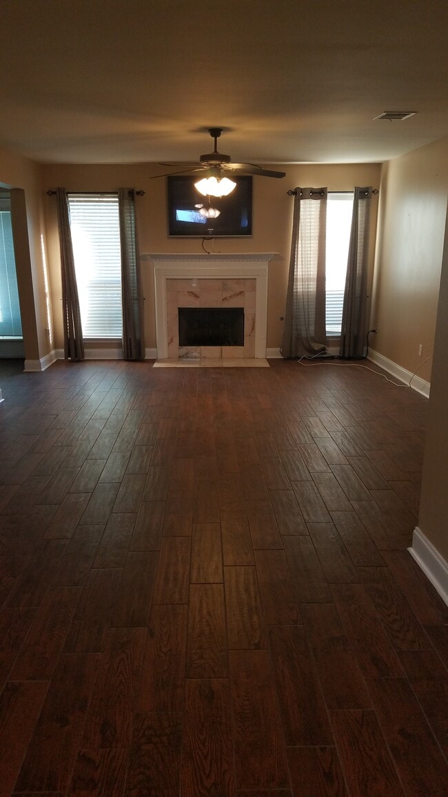 Building Photo - 40467 Hawthorne Dr
