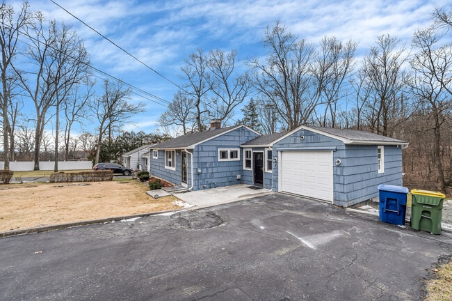 Building Photo - 149 Lakeside Blvd E