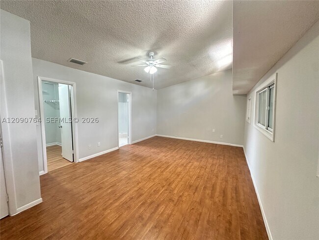 Building Photo - 6848 SW 37th St