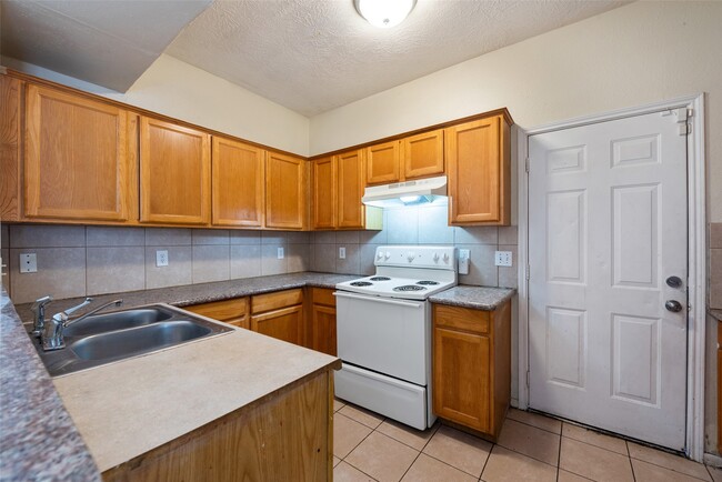 Building Photo - 6827 Dumble St