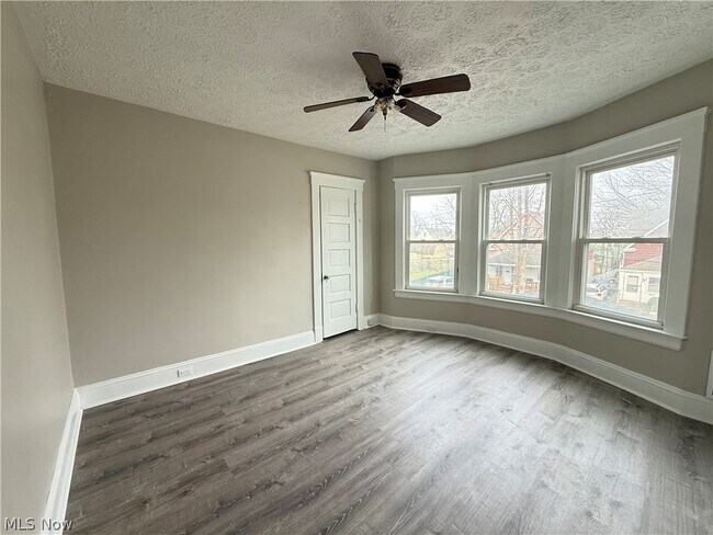 Building Photo - 3876 W 17th St