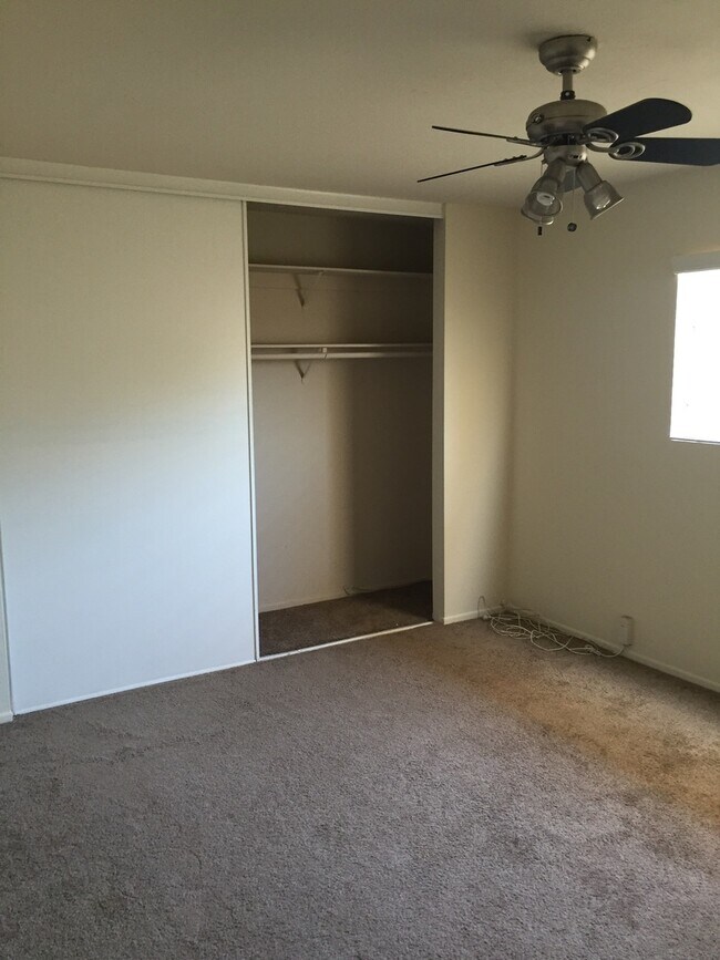 Building Photo - 3 BEDROOM HESPERIA HOME! GREAT LOCATION! SPACIOUS LOT!