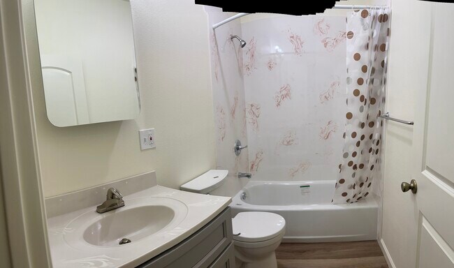 Building Photo - 564 53rd St