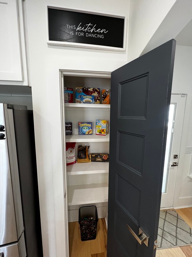 Building Photo - 1072 Zophi St