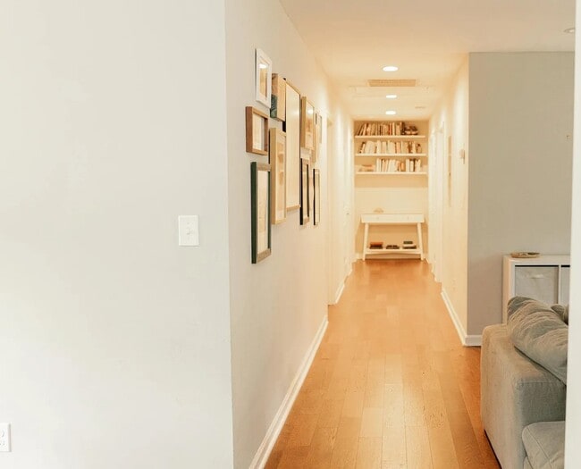 Building Photo - 15 Woodstock Ln