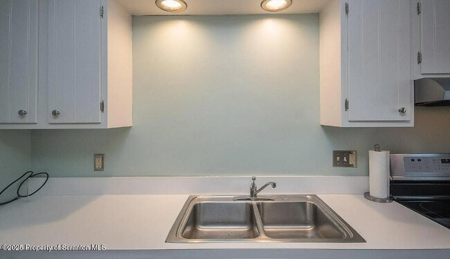 Building Photo - 166 Haverford Dr