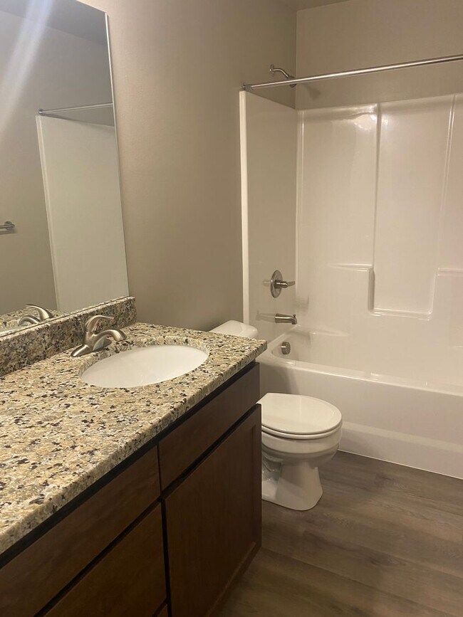 Building Photo - Newer 3 Bedroom/ 2 Bath Home