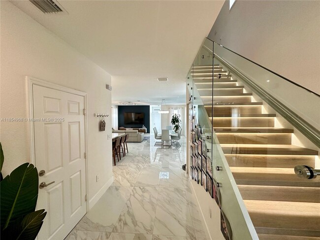 Building Photo - 3449 W 110th St