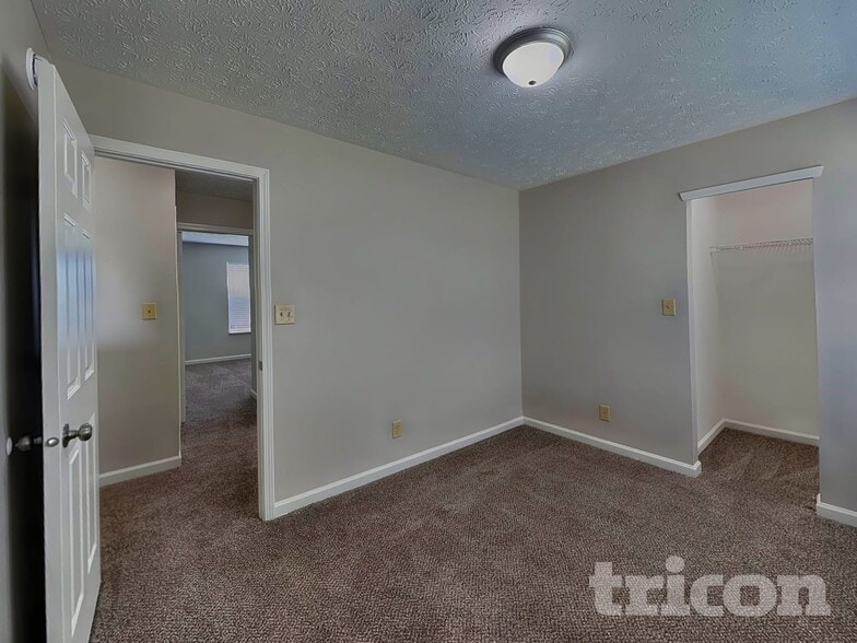 Building Photo - 5328 Waterton Lakes Dr