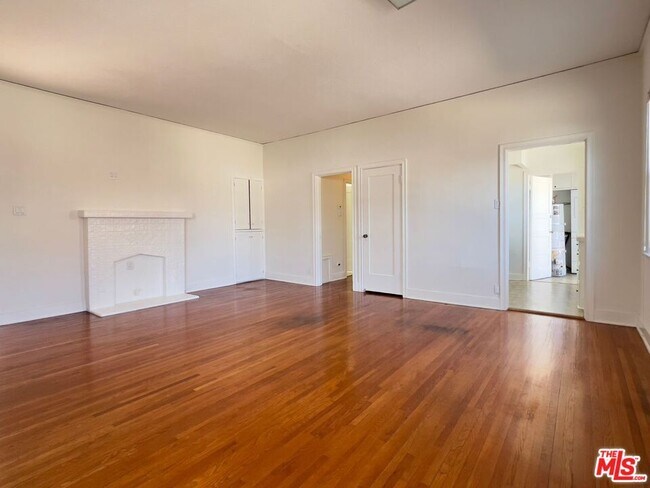 Building Photo - 1532 Rosalia Rd