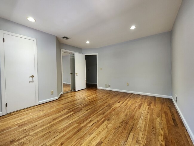 Building Photo - 67 Maple Ave
