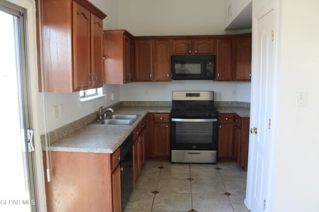Building Photo - 13985 Sandy Rock Dr