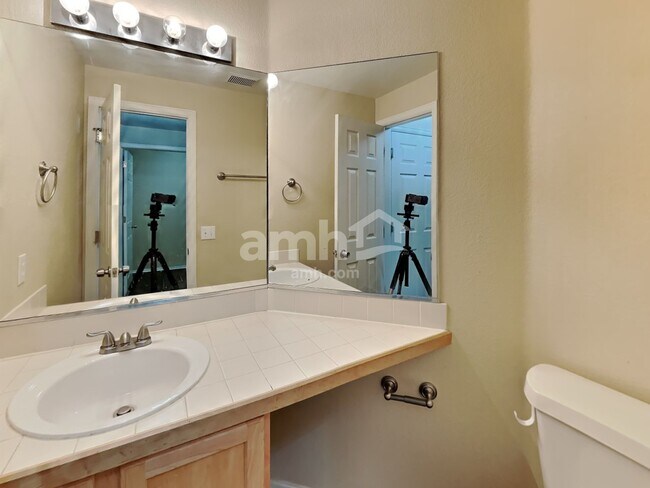 Building Photo - 651 Branding Iron Ln