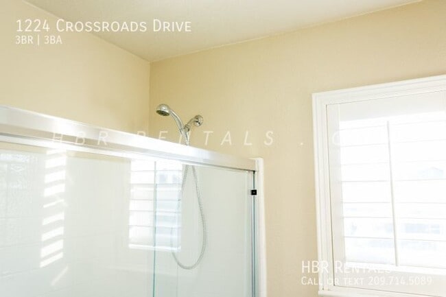 Building Photo - 1224 Crossroads Dr