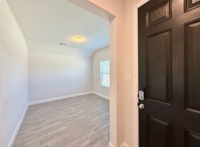 Building Photo - 2305 Caroline St