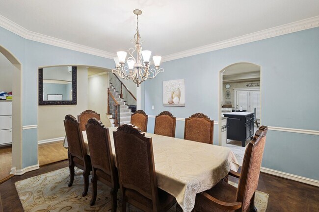 Building Photo - 4 Bedroom + Bonus Room & Office with Gorge...